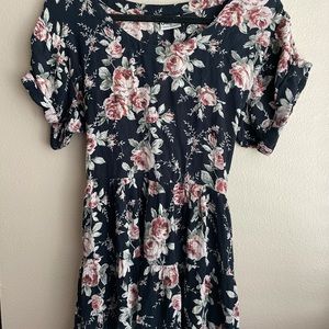 Vintage 90s floral, knee-length dress.